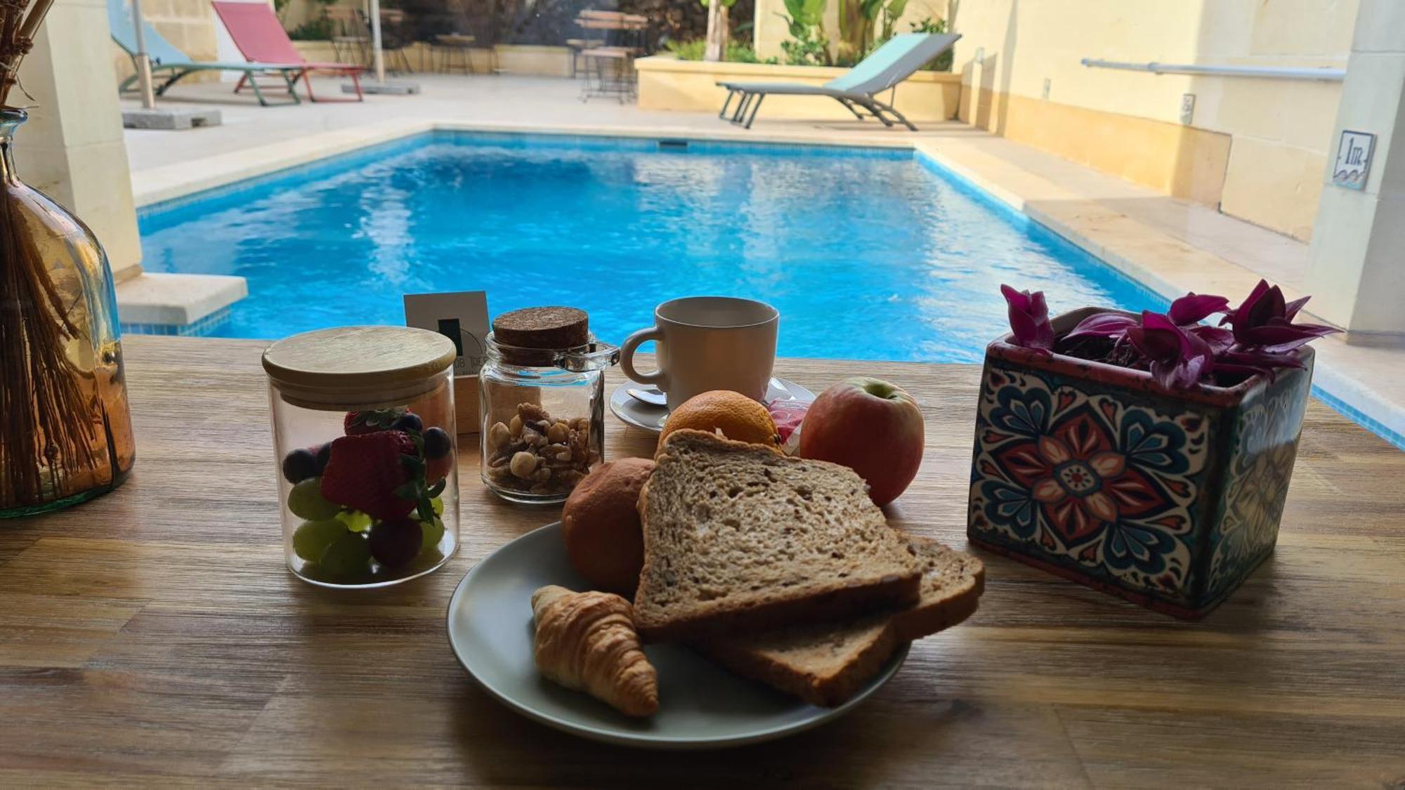 Bed & Breakfast The Carob Tree Victoria